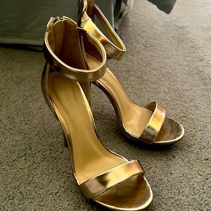 Womens heels size 6.5, ankle strap with cute zippers on the back.